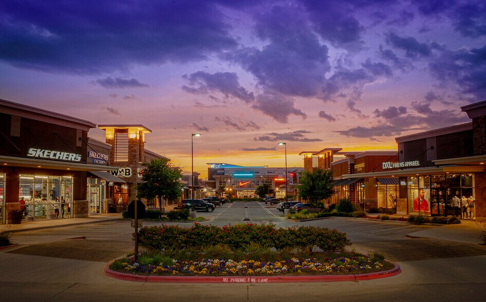 2910 W Loop 289, Lubbock, TX à louer - Photo de l’immeuble – Image 2 sur 29