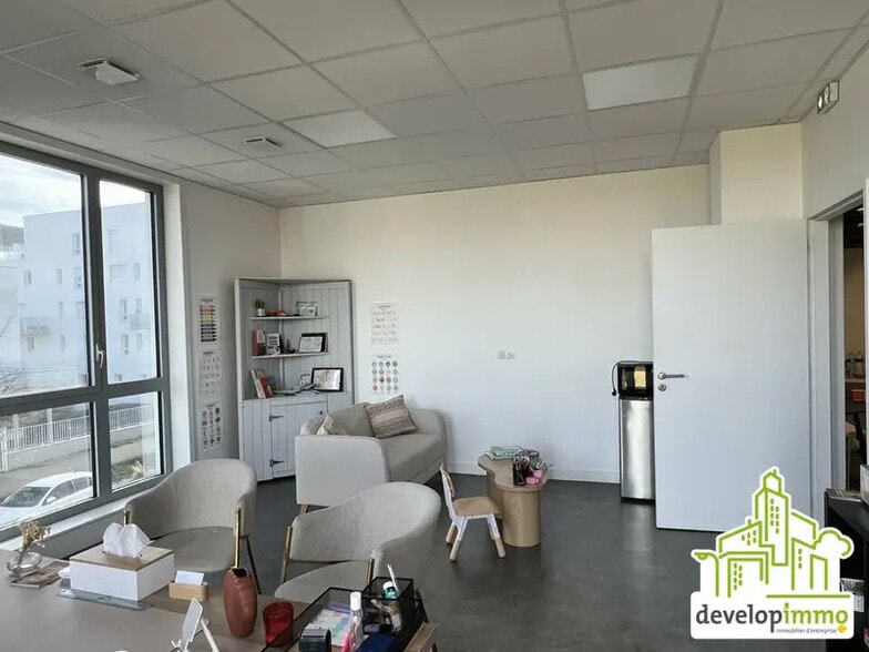 Bureau dans Fleury-sur-Orne à louer - Photo intérieure – Image 2 sur 8