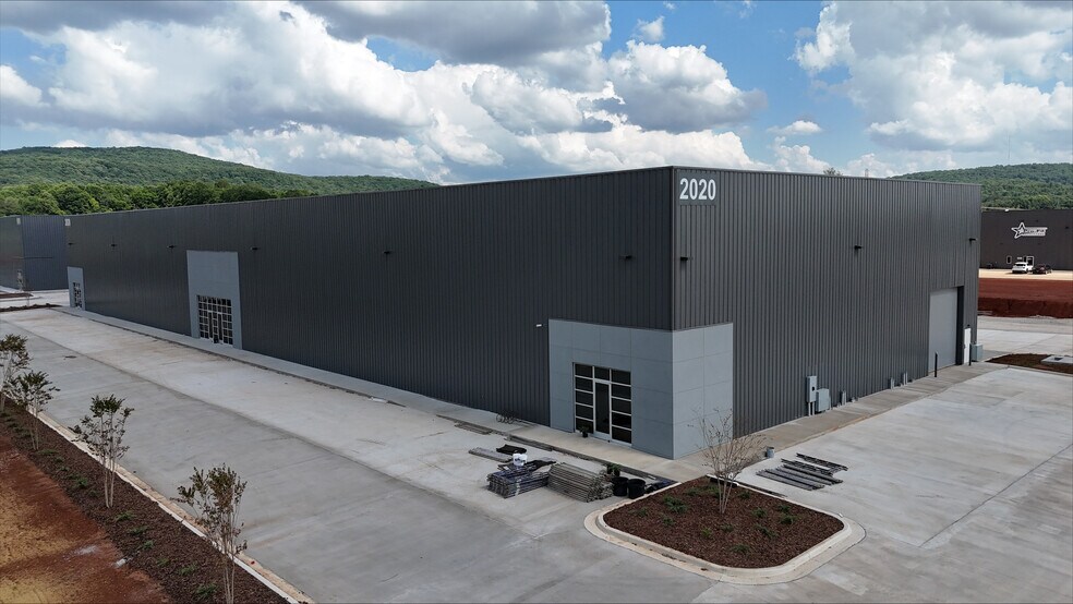 2000 Bob Wade NW ln, Huntsville, AL à louer - Photo de l’immeuble – Image 1 sur 25