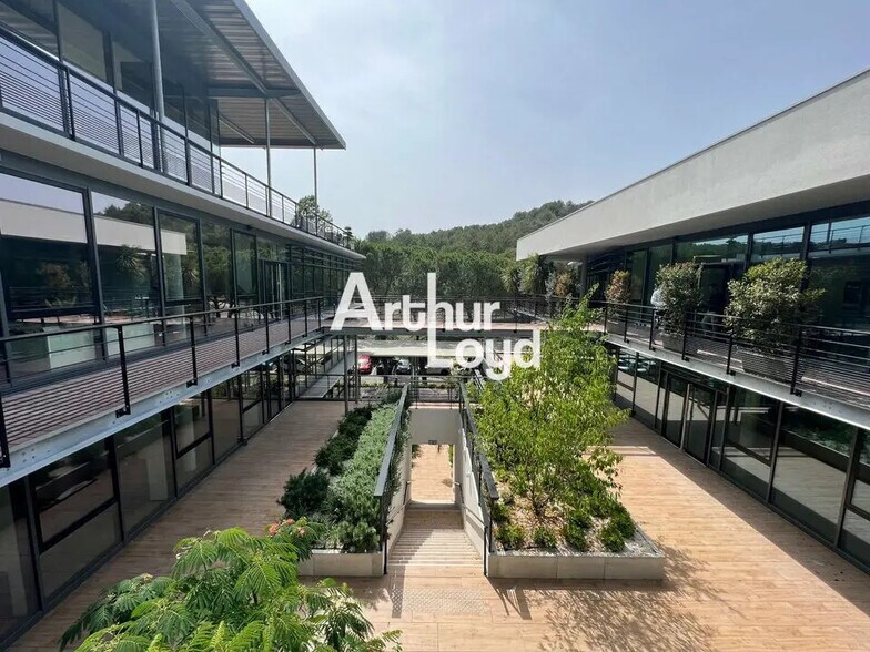 Local d’activités dans Valbonne à louer - Photo de l’immeuble – Image 3 sur 12