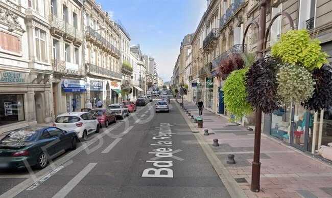 Plus de détails pour Local commercial à vendre