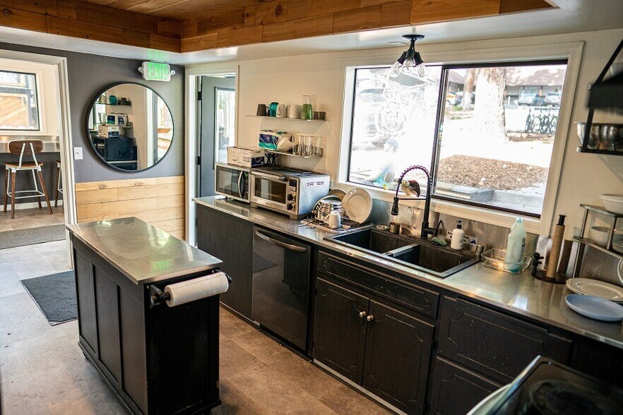 1612 S Mount Shasta Blvd, Mount Shasta, CA à vendre - Photo de l’immeuble – Image 3 sur 36