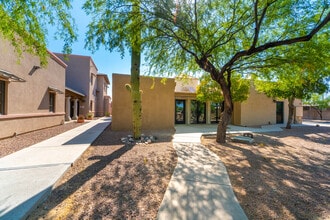 3071 N Swan Rd, Tucson, AZ à louer Photo de l’immeuble– Image 1 sur 2