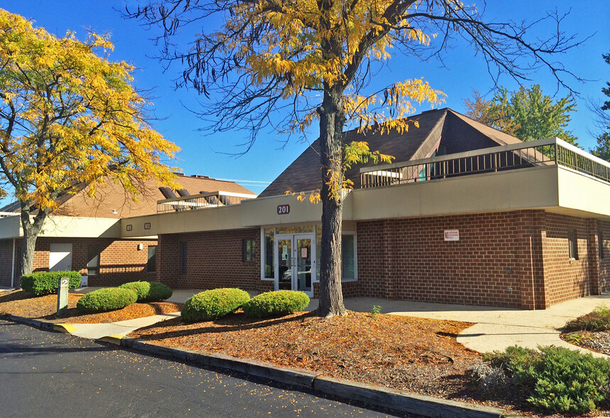 8926 Woodyard Rd, Clinton, MD à louer - Photo de l’immeuble – Image 1 sur 8