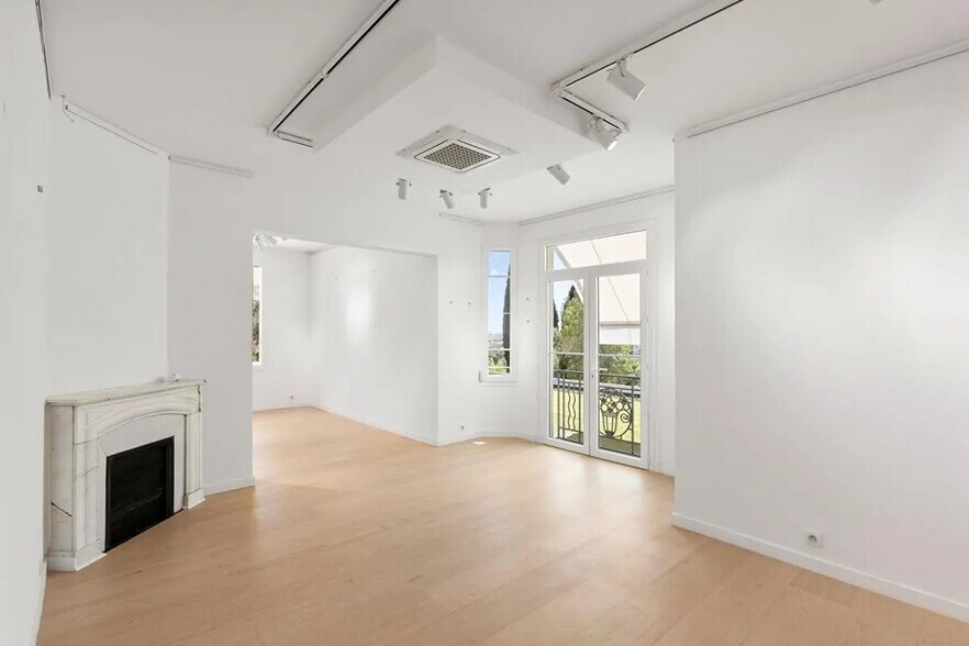 Local commercial dans Saint-Paul-de-Vence à vendre - Photo de l’immeuble – Image 3 sur 5