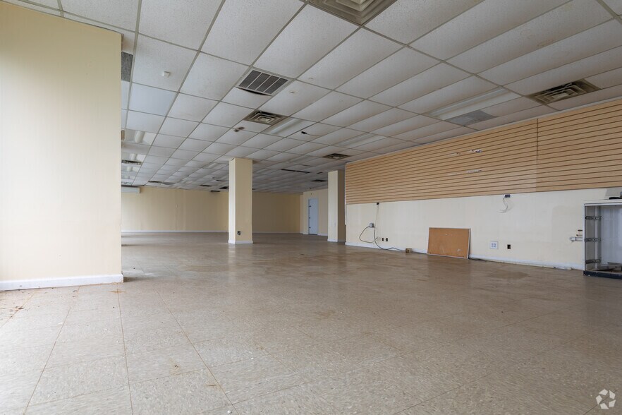 1267 Forest Ave, Staten Island, NY à louer - Photo intérieure – Image 3 sur 29