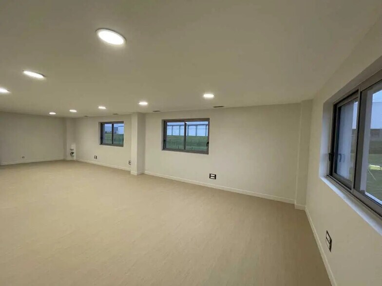 Bureau dans Venette à louer - Photo intérieure – Image 3 sur 8