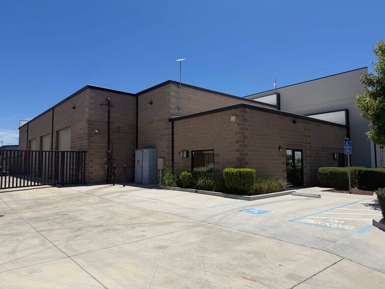 1700 Olympic Dr, Turlock, CA à louer - Photo de l’immeuble – Image 1 sur 5