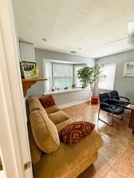 11628-11630 Victory Blvd, North Hollywood, CA à vendre - Photo de l’immeuble – Image 2 sur 13
