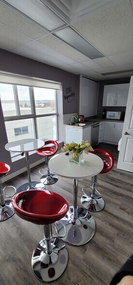10 Sunray St, Whitby, ON à louer - Photo de l’immeuble – Image 2 sur 10