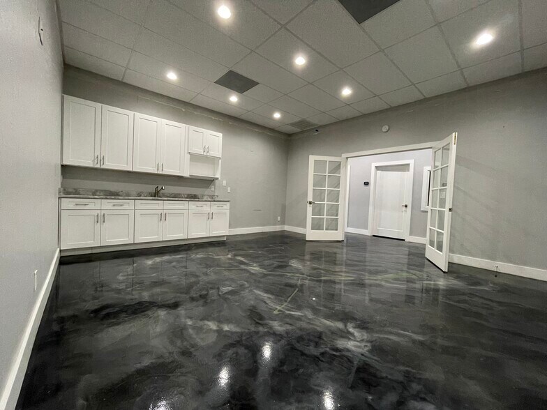 7050 Pennsylvania St, Fort Myers, FL à vendre - Photo intérieure – Image 2 sur 5