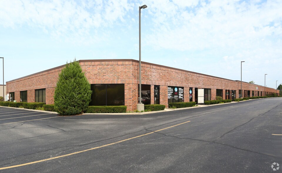 888 E Belvidere Rd, Grayslake, IL à louer - Photo principale – Image 1 sur 7