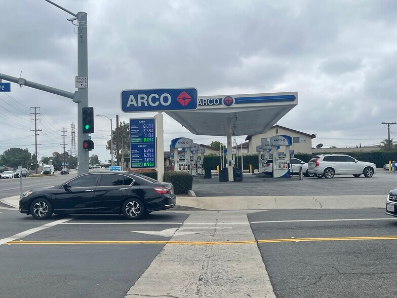 9706 Telegraph Rd, Downey, CA à vendre - Photo de l’immeuble – Image 1 sur 19