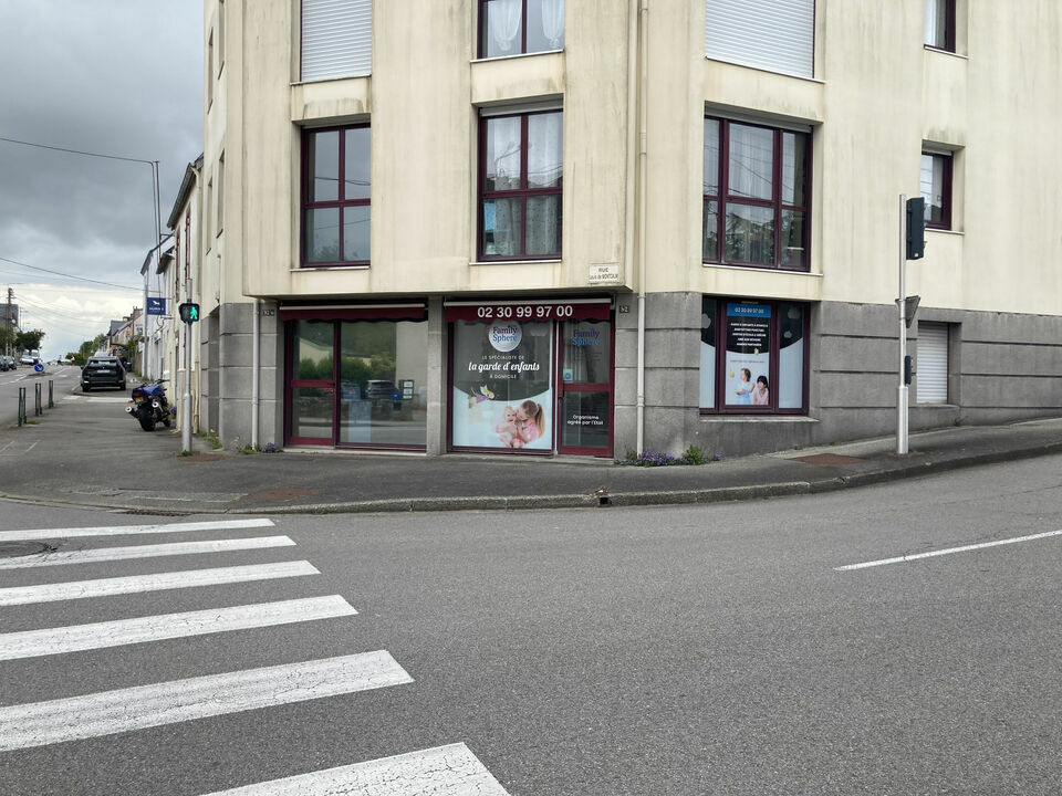 Local commercial dans Quimper à louer Photo de l’immeuble– Image 1 sur 4