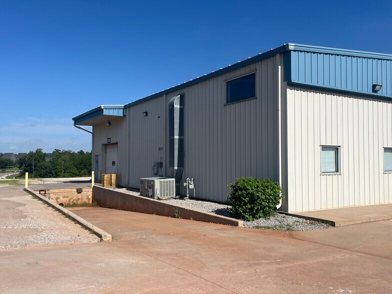 7001 S Sooner Rd, Oklahoma City, OK à vendre - Photo de l’immeuble – Image 2 sur 7