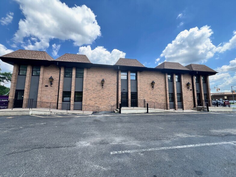 109 E Laurel Rd, Stratford, NJ à louer - Photo de l’immeuble – Image 3 sur 6