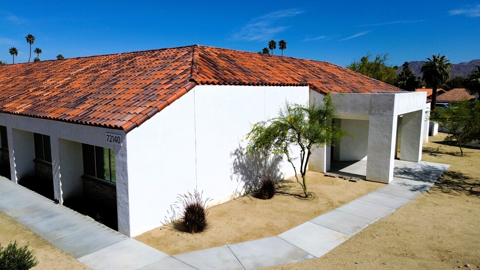 72140 Magneisa Falls Dr, Rancho Mirage, CA à louer - Photo de l’immeuble – Image 2 sur 9