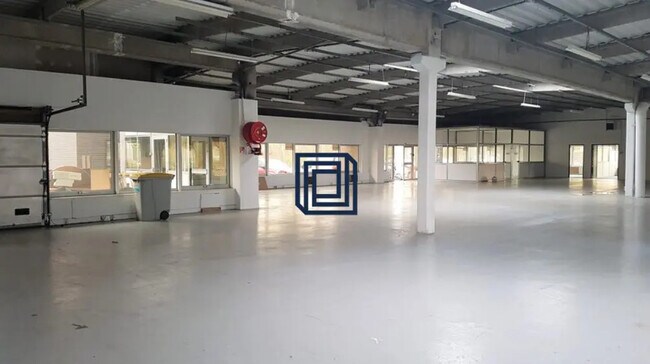 Plus de détails pour Local d'activités à louer