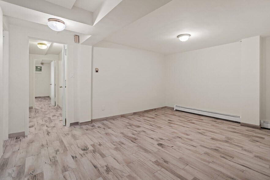 4016 31st Ave, Astoria, NY à louer Photo intérieure– Image 1 sur 13