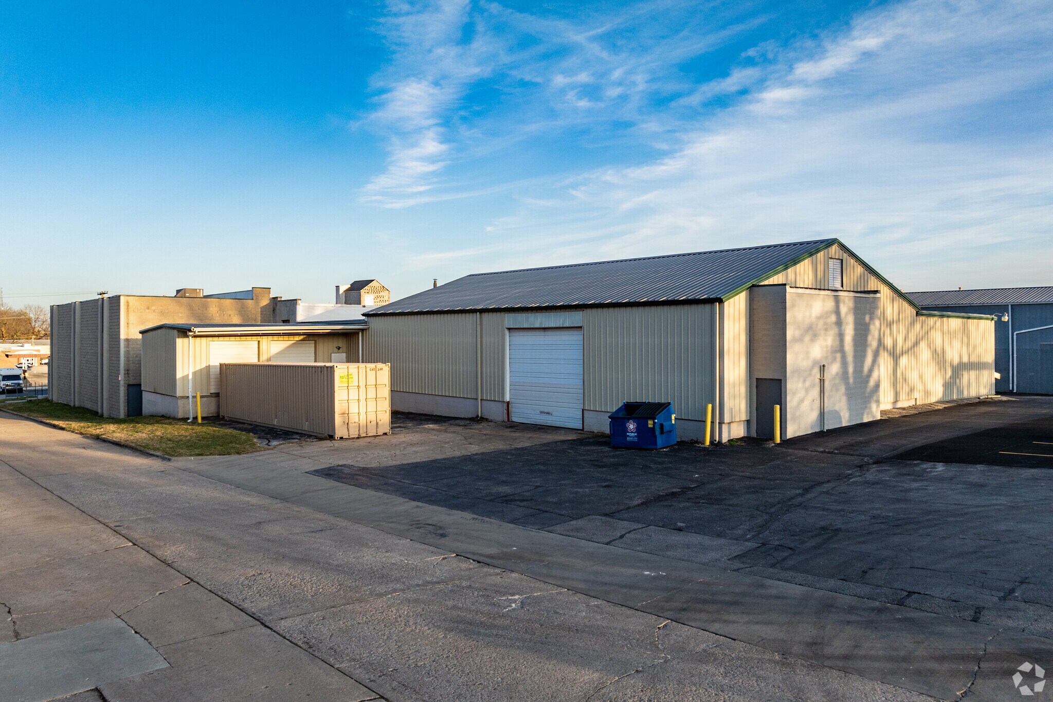 1300 W Poplar St, Springfield, MO à louer Photo principale– Image 1 sur 6