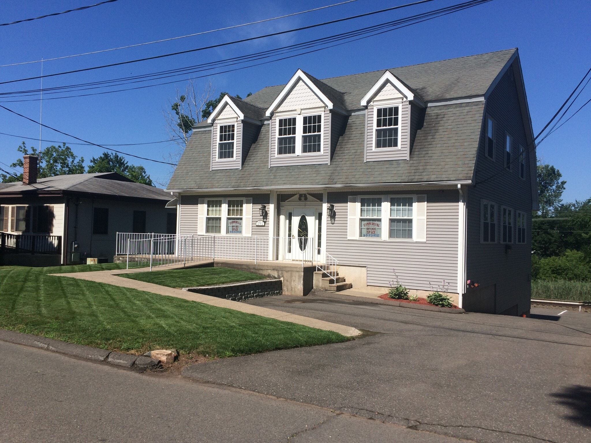 151 Carr Ave, Newington, CT à louer Photo de l’immeuble– Image 1 sur 10