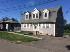 151 Carr Ave, Newington, CT à louer Photo de l’immeuble– Image 1 sur 10