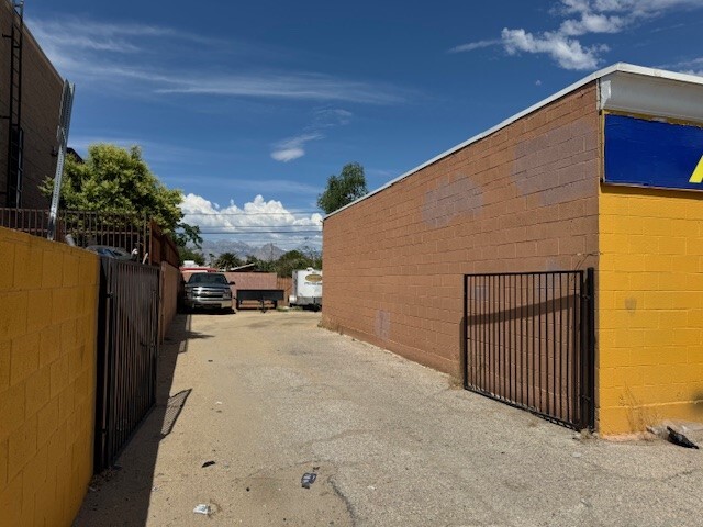 2167 N Decatur Blvd, Las Vegas, NV à vendre - Photo de l’immeuble – Image 3 sur 15