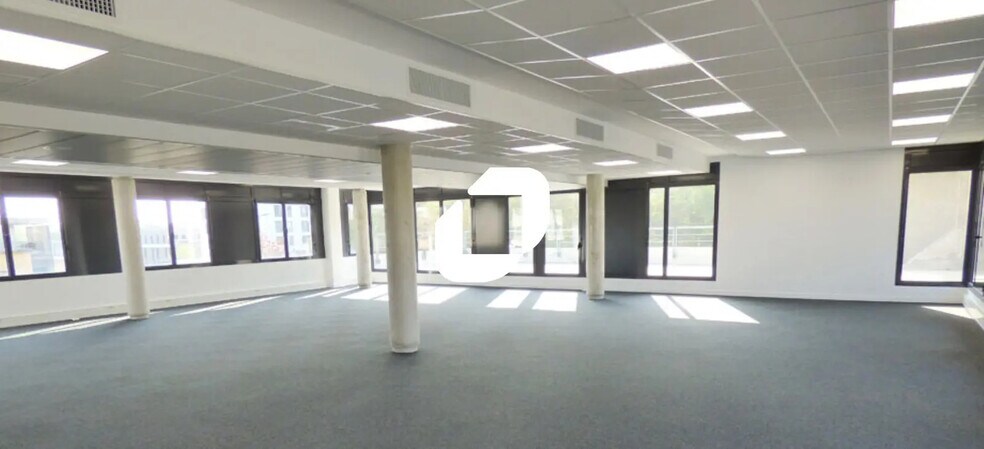 Bureau dans Champs-sur-Marne à vendre - Photo de l’immeuble – Image 3 sur 4