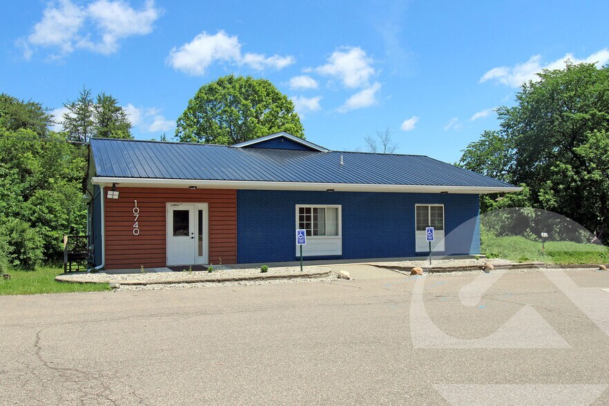 10740 Dixie Hwy, Davisburg, MI à louer - Photo de l’immeuble – Image 1 sur 5