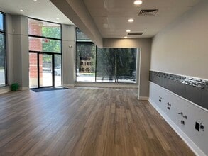 1700 W Diversey Pky, Chicago, IL à louer Photo intérieure– Image 1 sur 6