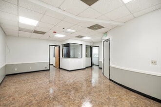 2150 N Waterman Ave, San Bernardino, CA à louer Photo intérieure– Image 1 sur 21