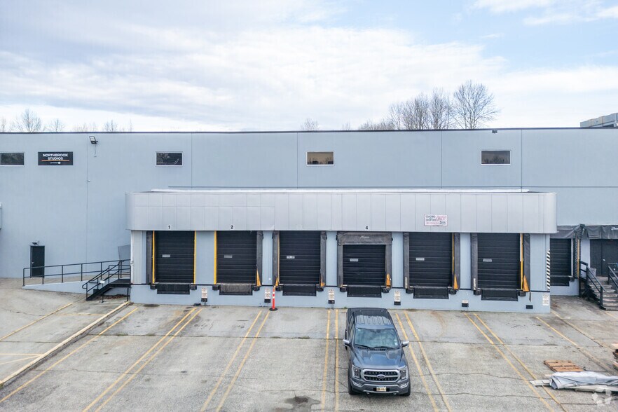 8820 Northbrook Ct, Burnaby, BC à louer - Photo de l’immeuble – Image 3 sur 4