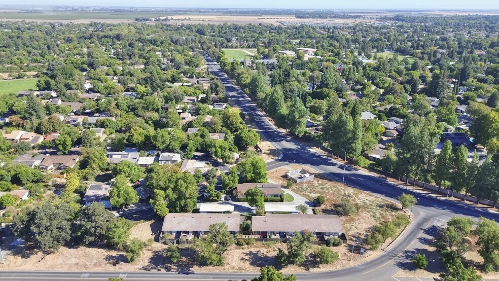 2310 Evenstar Ln, Davis, CA à vendre - Photo de l’immeuble – Image 2 sur 8