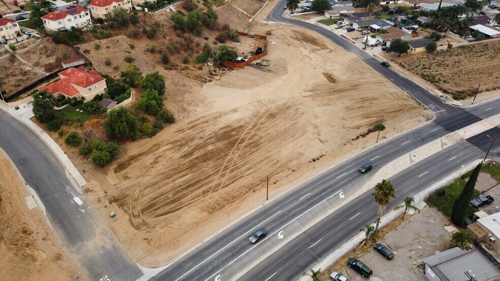 18661 5th St, Bloomington, CA à vendre - Photo de l’immeuble – Image 3 sur 17