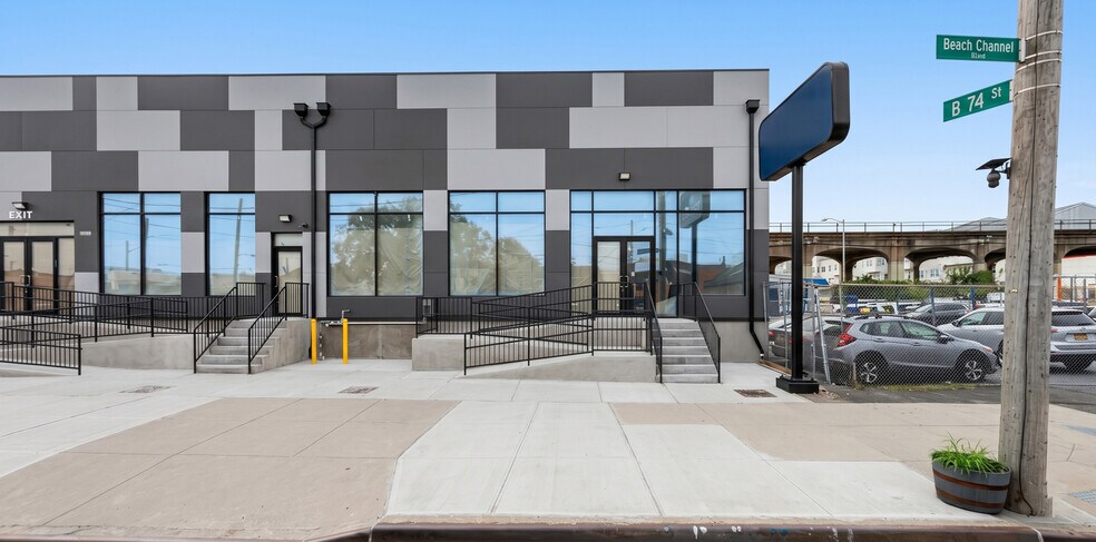 7317 Beach Channel Dr, Arverne, NY à louer - Photo de l’immeuble – Image 2 sur 8
