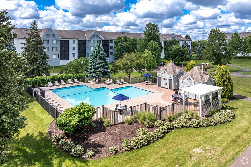 1180 Cushing Cir, Saint Paul, MN à vendre - Photo de l’immeuble – Image 2 sur 36