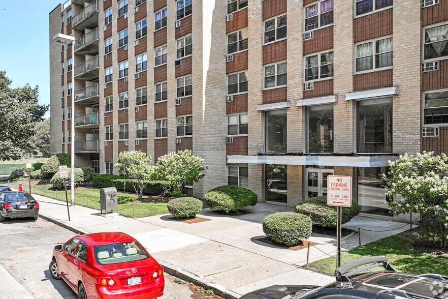 111 N Third Ave, Mount Vernon, NY à vendre - Photo de l’immeuble – Image 2 sur 5