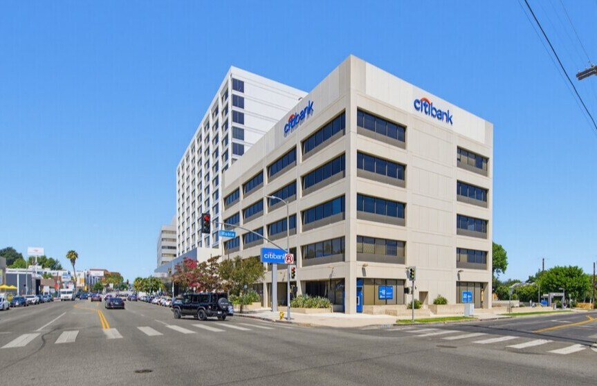 16601 Ventura Blvd, Encino, CA à vendre - Photo de l’immeuble – Image 2 sur 11
