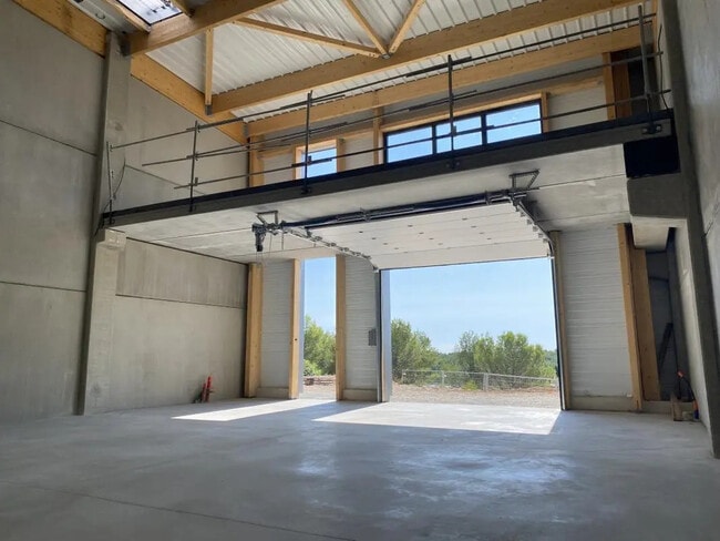 Plus de détails pour Local d’activités à vendre