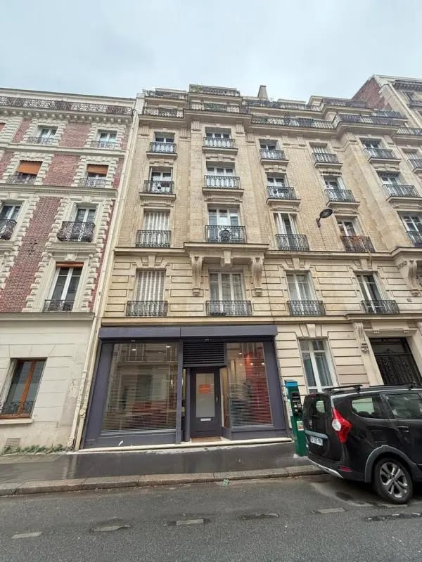 Local commercial dans Paris à vendre Photo de l’immeuble– Image 1 sur 7