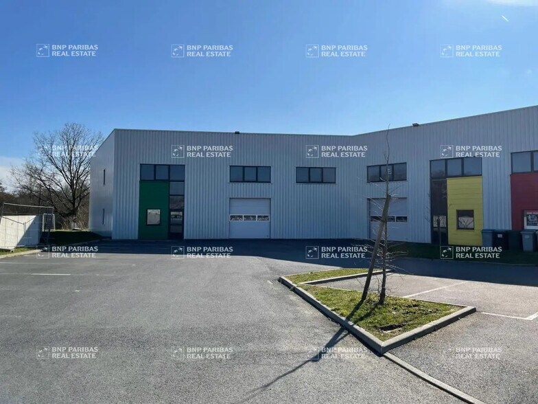 Local d’activités dans La Chapelle-sur-Erdre à louer - Photo de l’immeuble – Image 1 sur 5