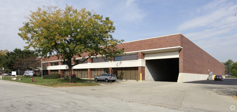 190-198 W Carpenter Ave, Wheeling, IL à louer - Photo de l’immeuble – Image 3 sur 5