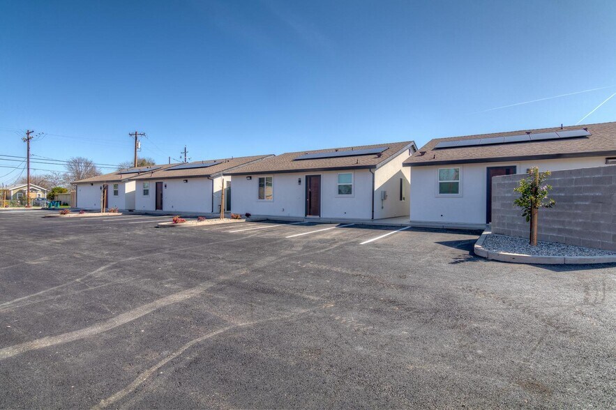 4736 Fleming Way, Olivehurst, CA à vendre - Photo de l’immeuble – Image 1 sur 44