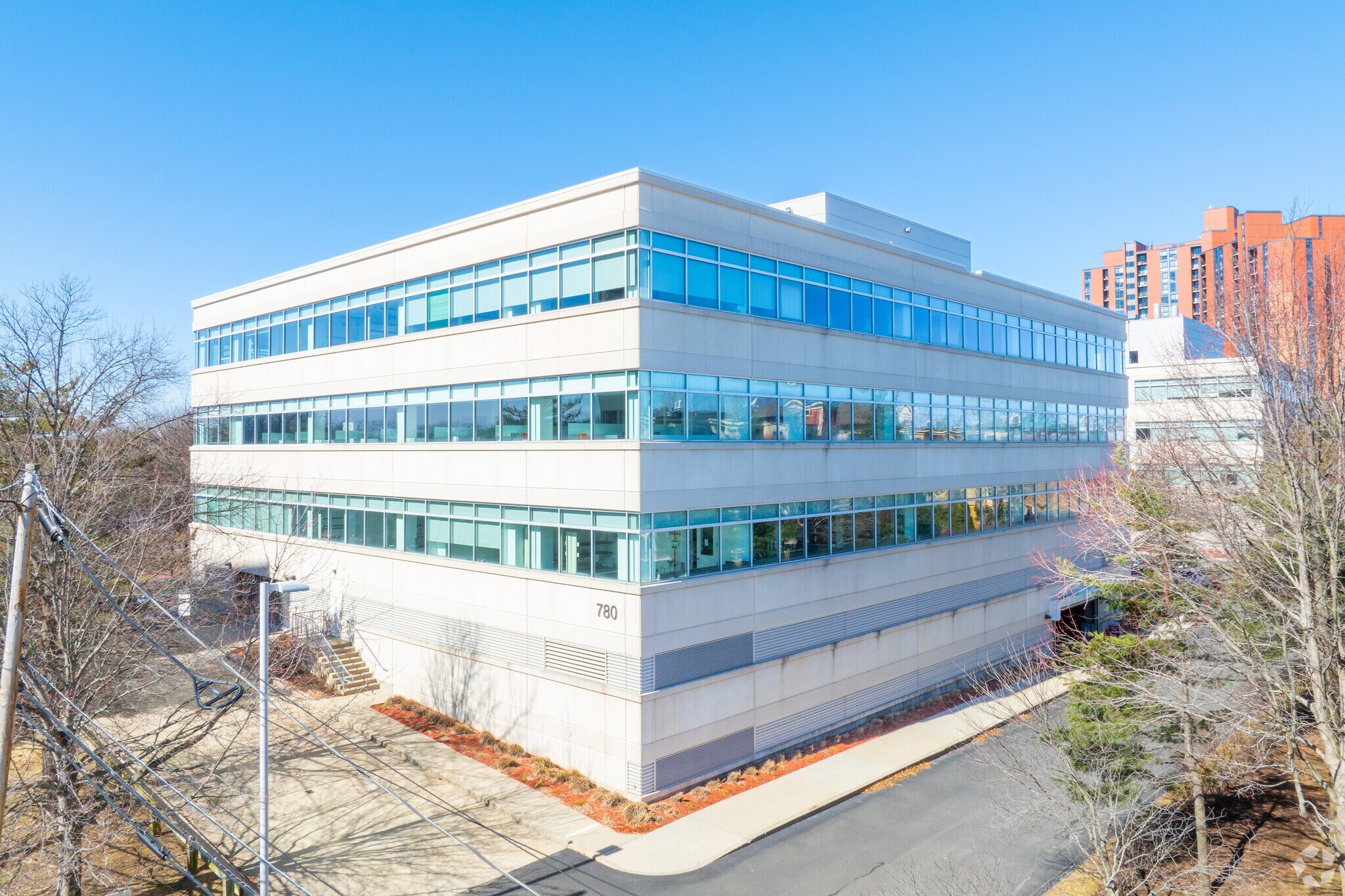 780 Memorial Dr, Cambridge, MA à louer Photo de l’immeuble– Image 1 sur 5