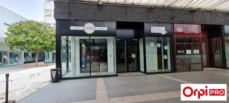 Local commercial dans Saint-Brieuc à louer - Photo de l’immeuble – Image 2 sur 5