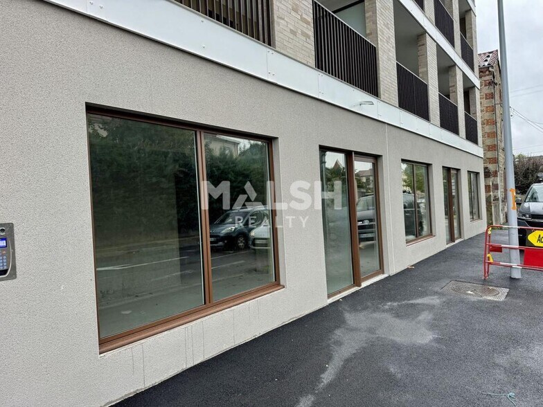 Local commercial dans Saint-Just-Saint-Rambert à louer - Photo de l’immeuble – Image 1 sur 3