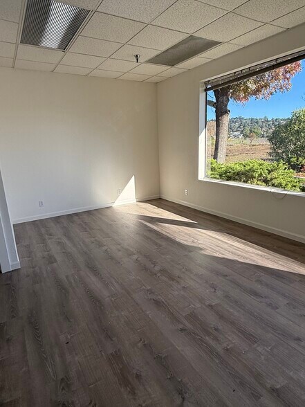 980 Magnolia Ave, Larkspur, CA à louer - Photo de l’immeuble – Image 3 sur 15