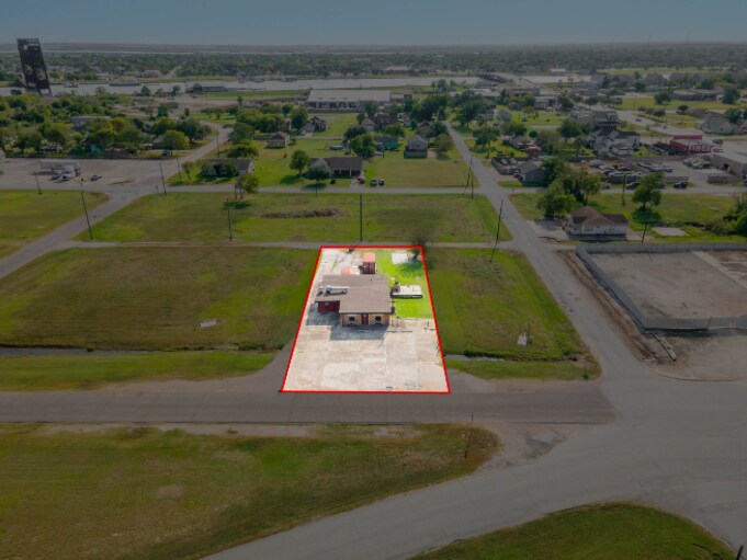 503 S Gulf Blvd, Freeport, TX à vendre - Photo de l’immeuble – Image 2 sur 13