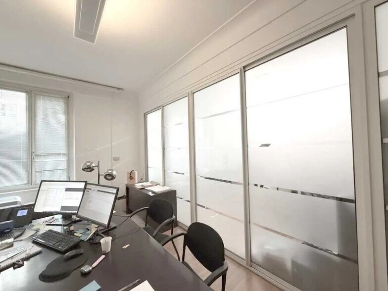 Bureau dans Paris à vendre - Photo de l’immeuble – Image 2 sur 10
