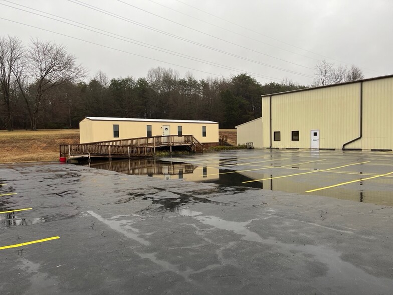 2271 Harrington Hwy, Eden, NC à vendre - Photo de l’immeuble – Image 2 sur 3
